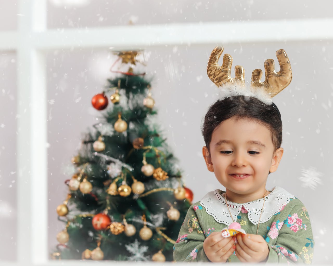آتلیه کودک تیرشات | آتلیه کودک در چیتگر | دکور کریسمس | بهترین آتلیه کودک تهران | تم کریسمس | آتلیه کودک | عکاسی کریسمس | کریسمس | دکور سال نو میلادی | تزئینات کریسمس | آتلیه کودک