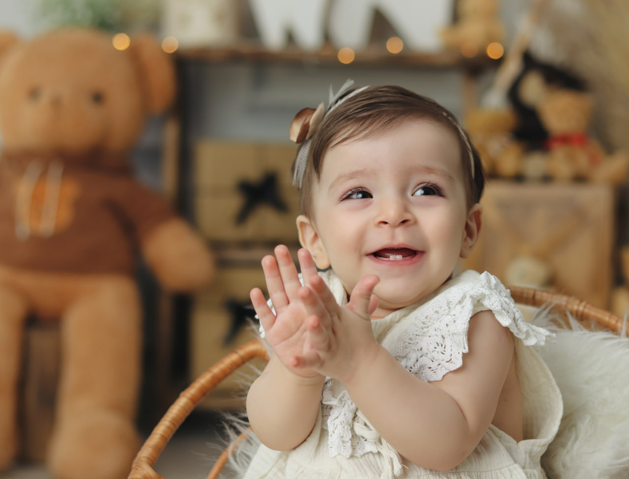 photo_۲۰۲۴-۰۷-۲۷_۱۷-۱۳-۰۷ (2) آتلیه کودک تیرشات | آتلیه کودک در چیتگر | دکور دندونی | تم دندونی | فرشته دندون | بهترین آتلیه کودک تهران | اولین دندان | دکور دخترانه
