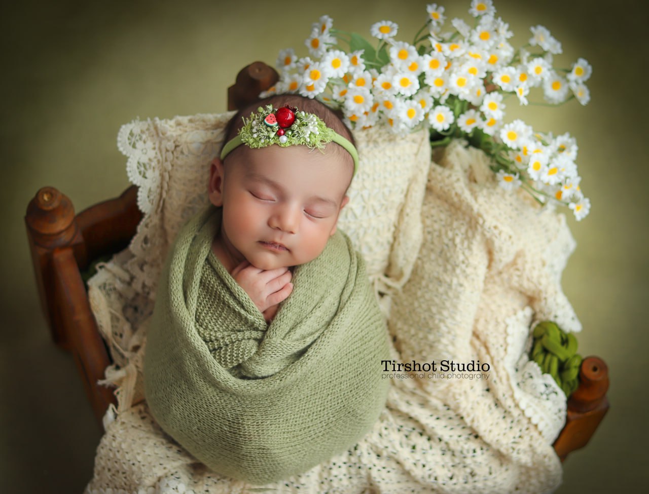 photo_۲۰۲۴-۱۲-۰۳_۱۶-۰۲-۲۲ آتلیه کودک تیرشات | آتلیه کودک در چیتگر | دکور شب یلدا | بهترین آتلیه کودک تهران | دکور یلدا | دکور یلدا 1403 | تم یلدا | تم شب یلدا | دکور کودک شب یلدا | عکاسی کودک| آتلیه کودک | دکور یلدا نوزاد | عکاسی نوزاد