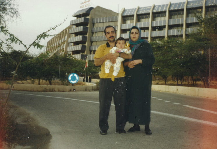 عکاسی از دوران کودکی | عکس قدیمی | عکس تولد قدیمی | کیک تولد قدیمی | دوران کودکی | نوستالژی | نوستالژیک | آتلیه کودک تیرشات | عکاسی کودک | بهترین آتلیه کودک غرب تهران | بهترین آتلیه کودک تهران