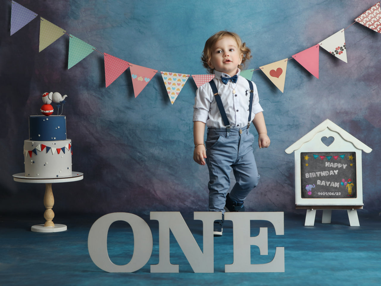 عکس کودک در دکورهای خاص | عکس کودک | عکاسی کودک | بهترین آتلیه کودک تهران | عکاسی کودک در آتلیه | عکاسی کودک در آتلیه با دکور | عکاسی کودک در فضای باز | عکاسی کودک چیست