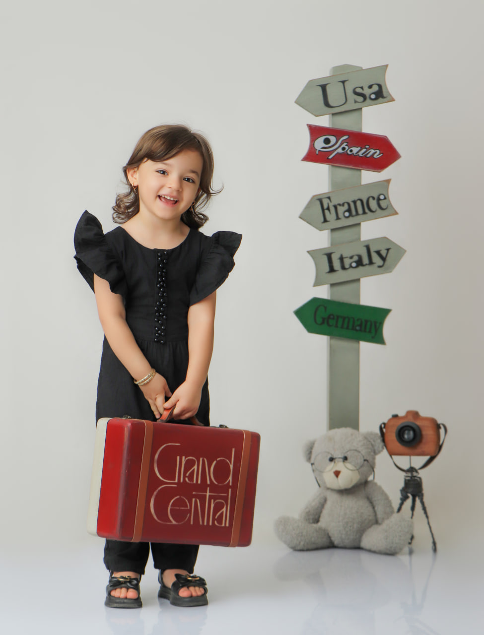 دکور دخترانه | آتلیه تیرشات | بهترین آتلیه کودک تهران | آتلیه کودک غرب تهران | دکور تولد مینیال