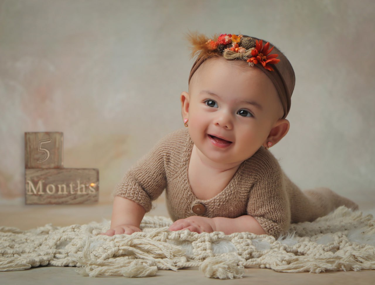 زیر 1 سال | عکاسی کودک زیر 1 سال | زیر یک سال | عکاسی نوزاد در استودیو تیرشات | عکاسی نوزاد | عکس نوزاد | بهترین آتلیه کودک در تهران | بهترین آتلیه عکاسی کودک در تهران | آتلیه کودک در چیتگر | عکس نوزادی | بهترین آتلیه نوزاد تهران