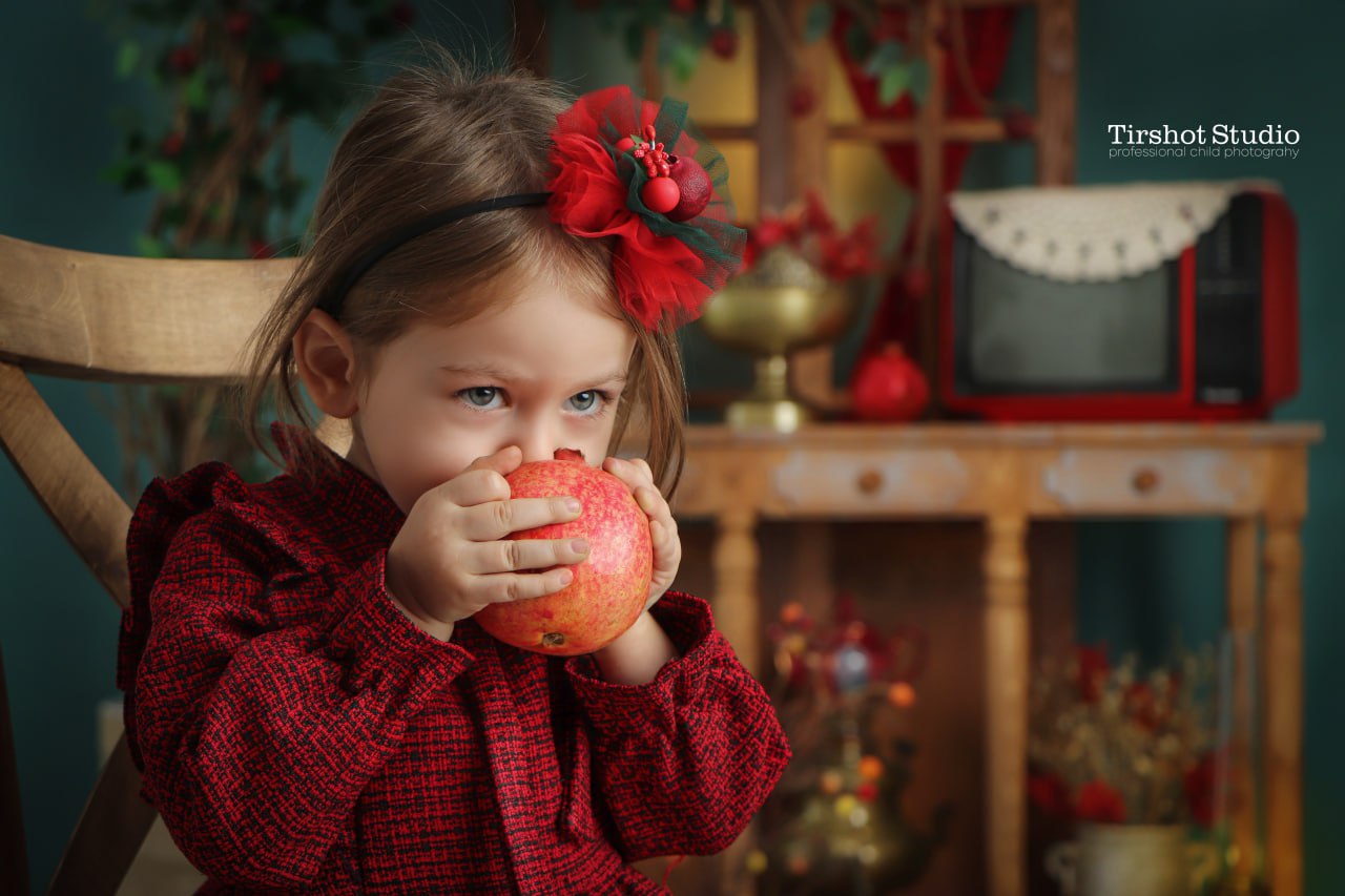 آتلیه کودک تیرشات | آتلیه کودک در چیتگر | دکور شب یلدا | بهترین آتلیه کودک تهران | دکور یلدا | دکور یلدا 1403 | تم یلدا | تم شب یلدا | دکور کودک شب یلدا | عکاسی کودک| آتلیه کودک