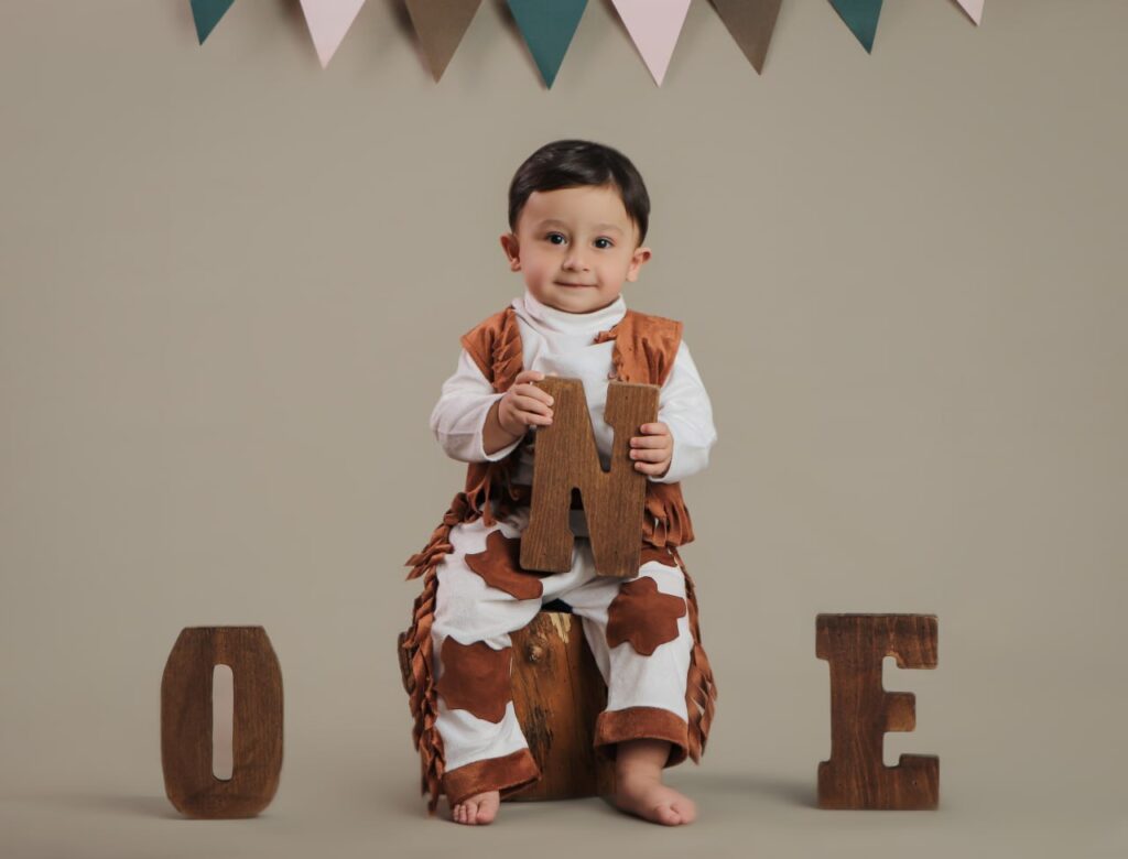 آتلیه کودک تیرشات | آتلیه کودک در چیتگر | دکور تگزاس و کابوی | تم کابوی | دکور کابوی | بهترین آتلیه کودک تهران | دکور تگزاس | آتلیه کودک | عکاسی کودک | عکس کودک