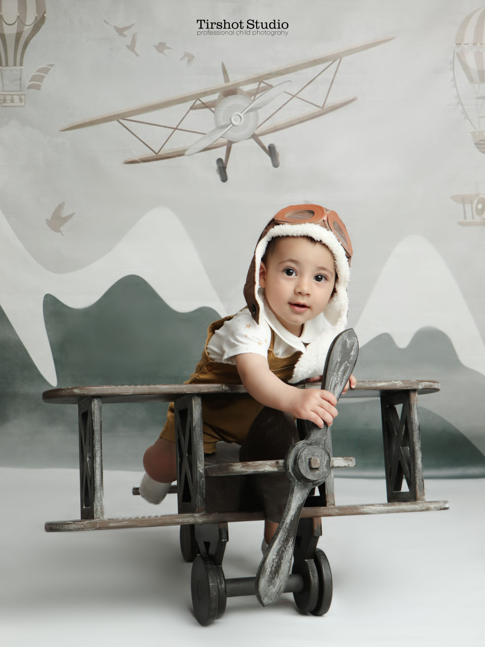 photo 2025 05 15 16 57 14 | آتلیه کودک تیرشات آتلیه کودک تیرشات | آتلیه کودک در چیتگر | دکور هواپیما | بهترین آتلیه کودک تهران | تم هواپیما | آتلیه کودک | تم تولد | هواپیما چوبی | آتلیه کودک منطقه 22 | best child photography in tehran | دکور تولد هواپیما | تم تولد هواپیما | child photography | دکور پسرونه