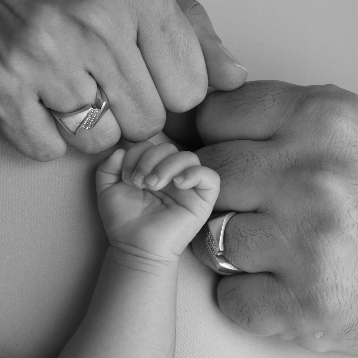 photo_۲۰۲۵-۰۷-۱۳_۱۲-۰۷-۵۸ دتیل نوزادی | عکاسی دیتیل | عکاسی دیتیل از نوزاد | عکاسی نوزاد در استودیو تیرشات | عکاسی نوزاد | عکس نوزاد | بهترین آتلیه کودک در تهران | بهترین آتلیه عکاسی کودک در تهران | آتلیه کودک در چیتگر | عکس نوزادی | بهترین آتلیه نوزاد تهران
