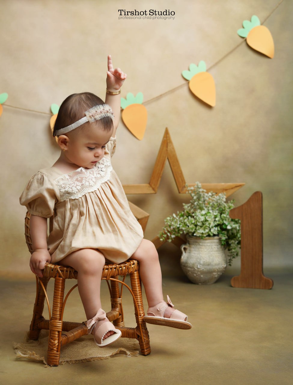 آتلیه کودک تیرشات | آتلیه کودک در چیتگر | دکور تولد | بهترین آتلیه کودک تهران | تم هواپیما | آتلیه کودک | تم تولد | آتلیه کودک منطقه 22 | best child photography in tehran | دکور تولد دخترونه | child photography | دکور دخترونه