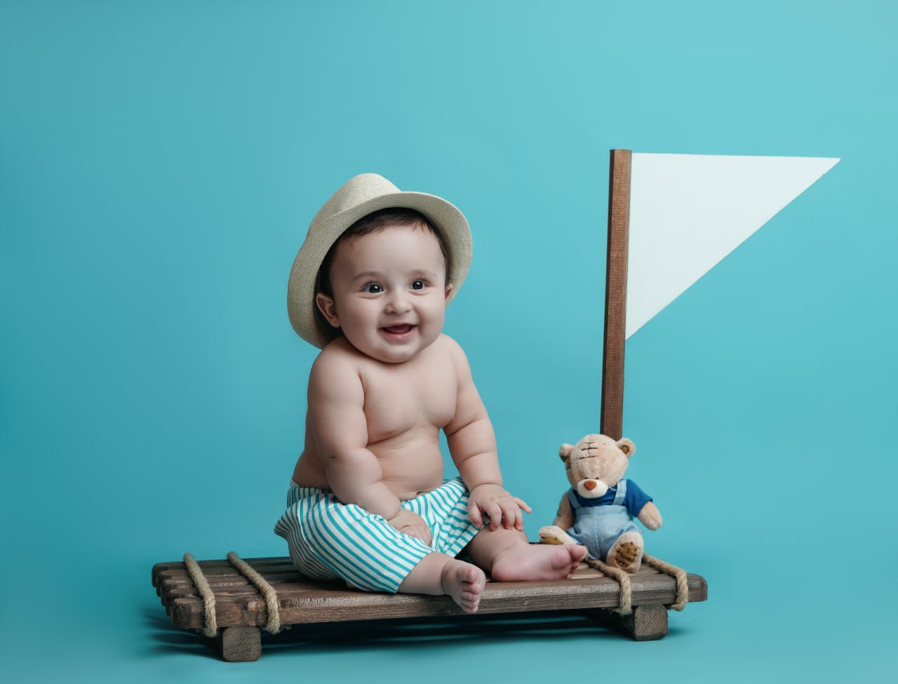 زیر 1 سال | عکاسی کودک زیر 1 سال | زیر یک سال | عکاسی نوزاد در استودیو تیرشات | عکاسی نوزاد | عکس نوزاد | بهترین آتلیه کودک در تهران | بهترین آتلیه عکاسی کودک در تهران | آتلیه کودک در چیتگر | عکس نوزادی | بهترین آتلیه نوزاد تهران