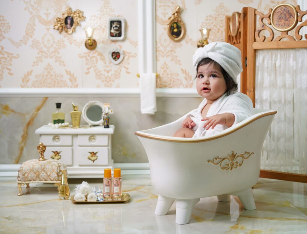 حمام سلطنتی؛ لوکس‌ترین دکور عکاسی کودک در آتلیه تیرشات | زیر 1 سال | عکاسی کودک زیر 1 سال | زیر یک سال | عکاسی نوزاد در استودیو تیرشات | عکاسی نوزاد | عکس نوزاد | بهترین آتلیه کودک در تهران | بهترین آتلیه عکاسی کودک در تهران | آتلیه کودک در چیتگر | عکس نوزادی | بهترین آتلیه نوزاد تهران | حمام سلطنتی | Royal bath