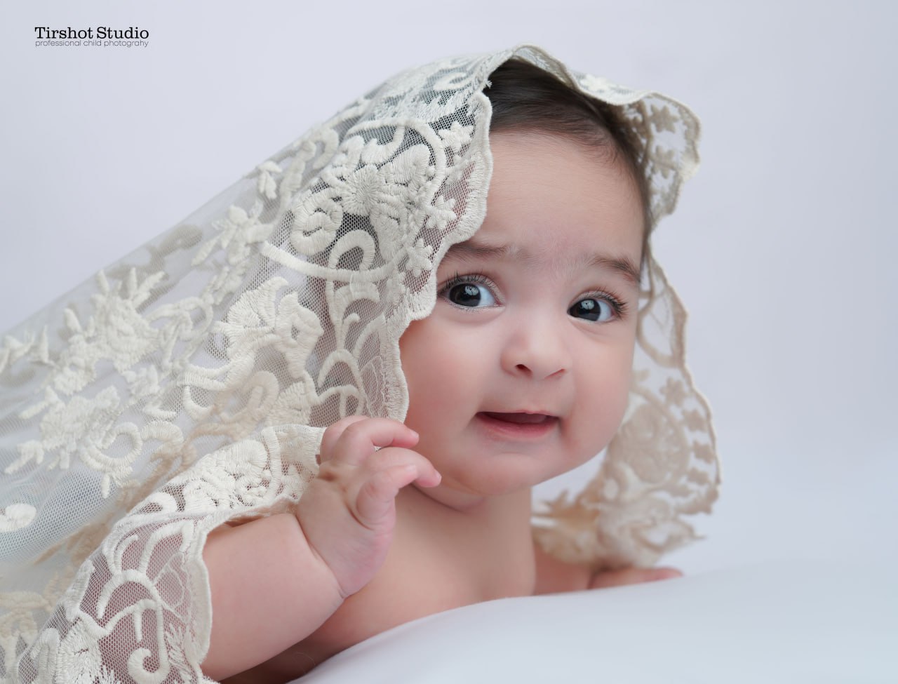 زیر 1 سال | عکاسی کودک زیر 1 سال | زیر یک سال | عکاسی نوزاد در استودیو تیرشات | عکاسی نوزاد | عکس نوزاد | بهترین آتلیه کودک در تهران | بهترین آتلیه عکاسی کودک در تهران | آتلیه کودک در چیتگر | عکس نوزادی | بهترین آتلیه نوزاد تهران