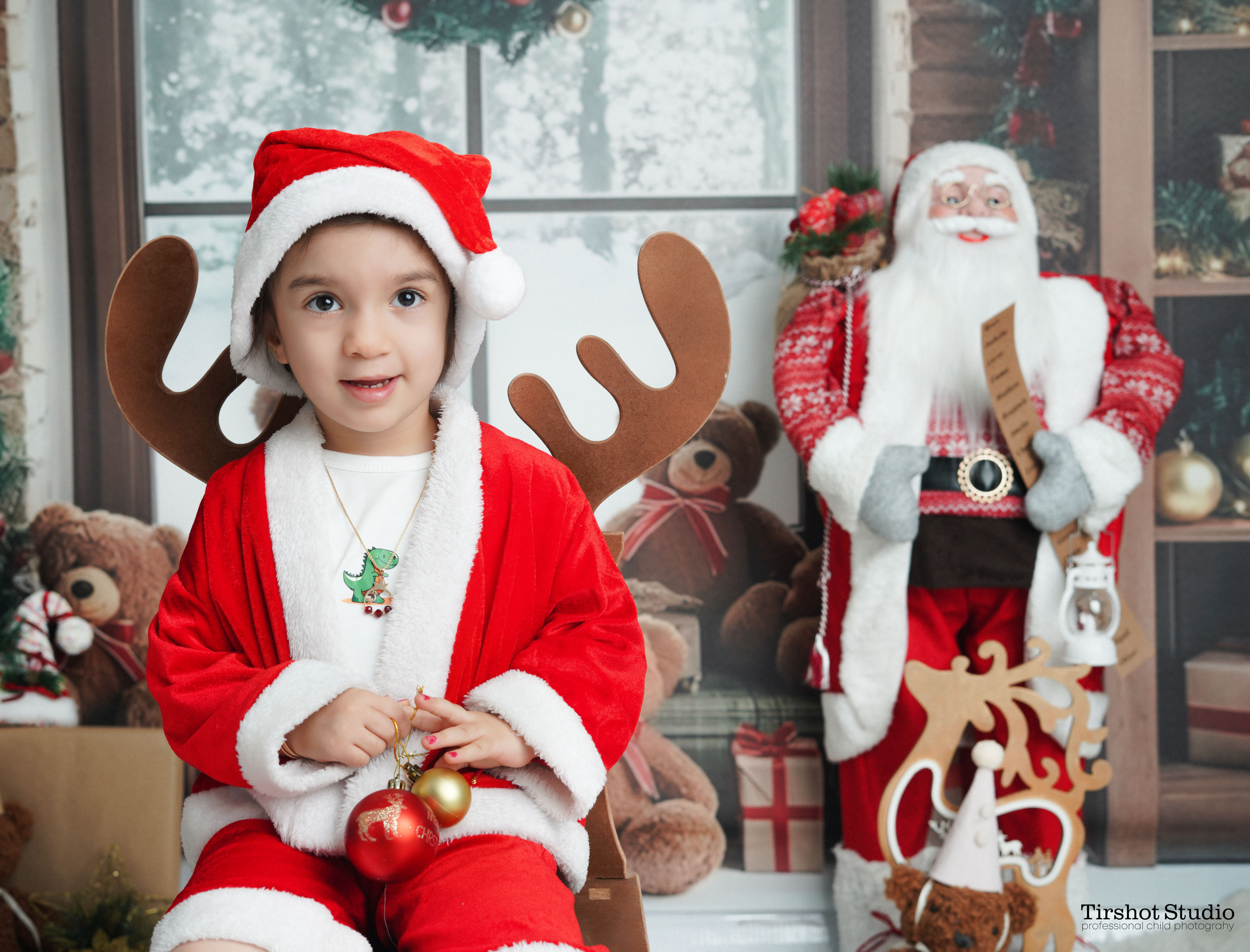 دکور کریسمس 2026 | دکور کریسمس | دکور عکاسی کریسمس | کریسمس | سال نو میلادی | آتلیه کودک تیرشات | عکاسی کودک | بهترین آتلیه کودک غرب تهران | بهترین آتلیه کودک تهران | عکاسی کریسمس 2026 | عکاسی کریسمسی