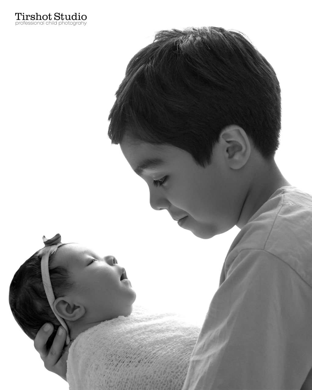زیر 1 سال | عکاسی کودک زیر 1 سال | زیر یک سال | عکاسی نوزاد در استودیو تیرشات | عکاسی نوزاد | عکس نوزاد | بهترین آتلیه کودک در تهران | بهترین آتلیه عکاسی کودک در تهران | آتلیه کودک در چیتگر | عکس نوزادی | بهترین آتلیه نوزاد تهران