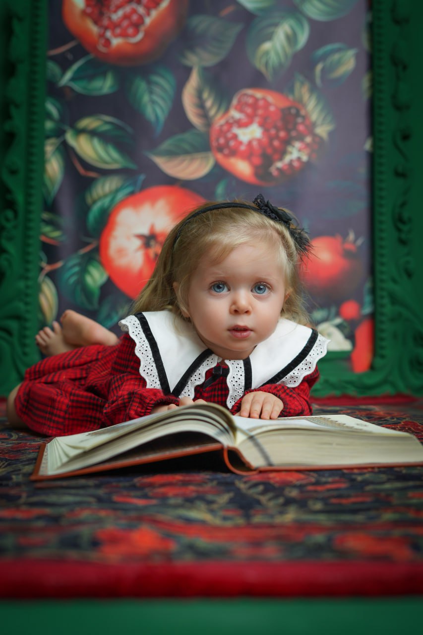 photo_2025-11-15_13-32-40 دکور یلدا ۱۴۰۴ | دکور شب یلدا 1404 | عکاسی کودک با دکور یلدا | عکاسی خانوادگی با دکور یلدا |شب یلدا 1404 |