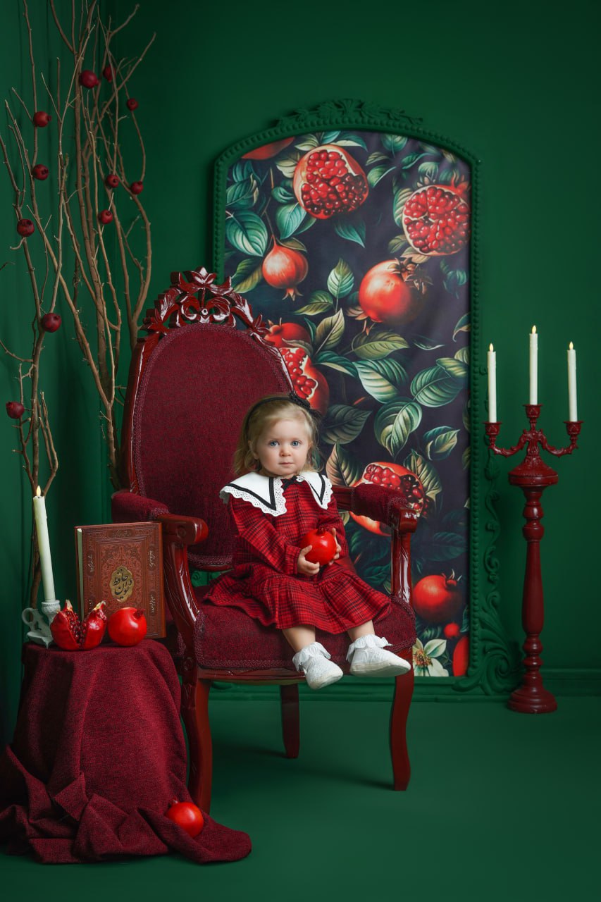 photo_2025-11-15_13-32-44 دکور یلدا ۱۴۰۴ | دکور شب یلدا 1404 | عکاسی کودک با دکور یلدا | عکاسی خانوادگی با دکور یلدا |شب یلدا 1404 |