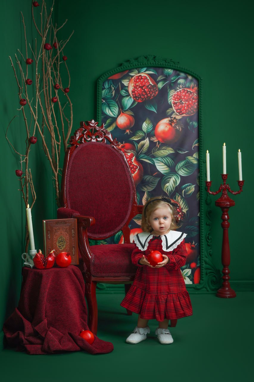 دکور یلدا ۱۴۰۴ | دکور شب یلدا 1404 | عکاسی کودک با دکور یلدا | عکاسی خانوادگی با دکور یلدا |شب یلدا 1404 |