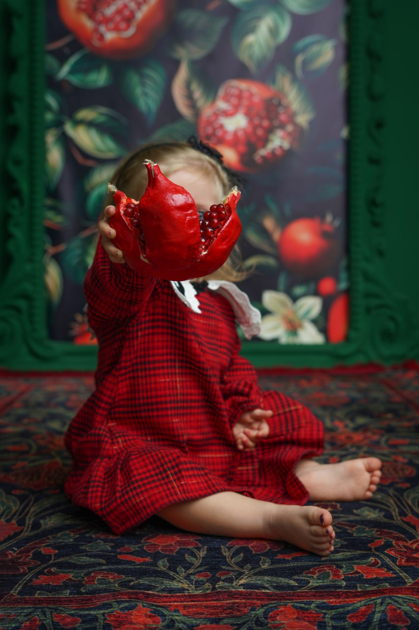 photo_2025-11-15_13-32-55 دکور یلدا ۱۴۰۴ | دکور شب یلدا 1404 | عکاسی کودک با دکور یلدا | عکاسی خانوادگی با دکور یلدا |شب یلدا 1404 |