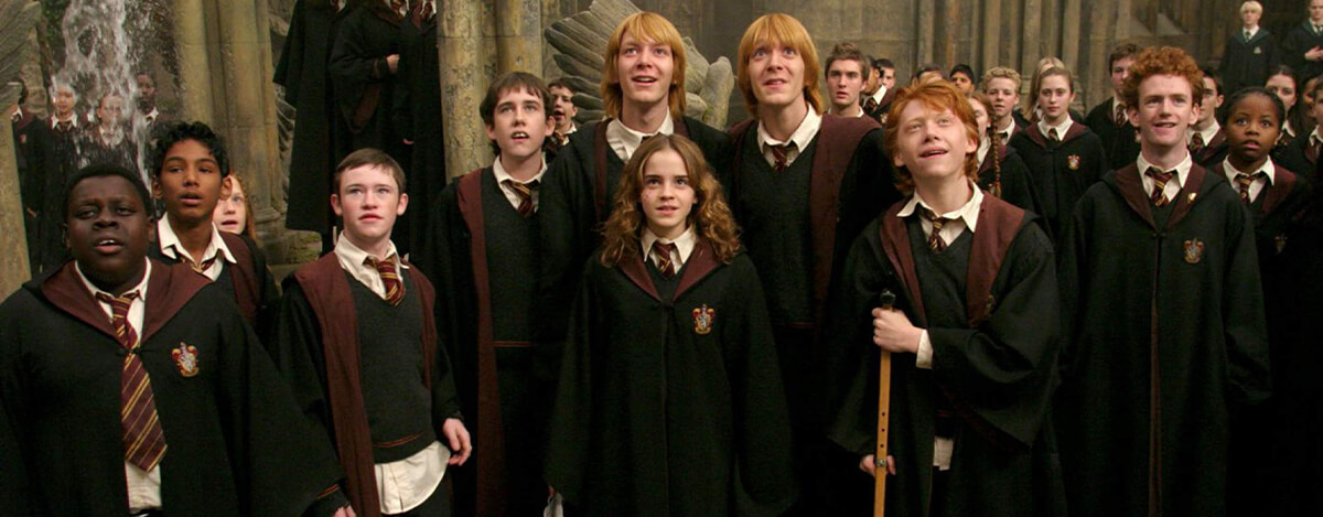 Robe لباس ردا هری پاتر برای دکور آتلیه – لباس کودک مخصوص تم هری پاتر لباس دکور هری پاتر در آتلیه تیرشات