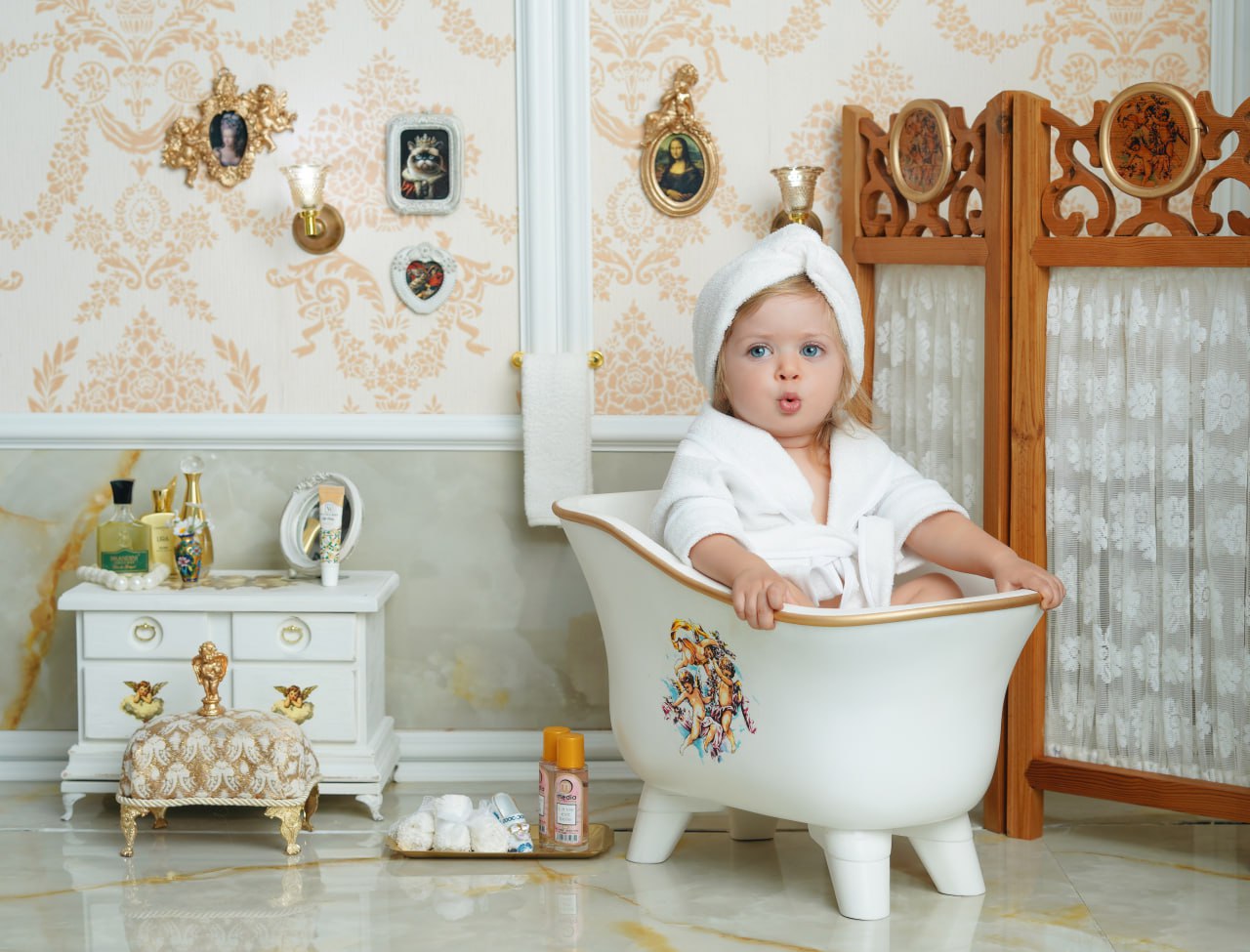 حمام سلطنتی؛ لوکس‌ترین دکور عکاسی کودک در آتلیه تیرشات | زیر 1 سال | عکاسی کودک زیر 1 سال | زیر یک سال | عکاسی نوزاد در استودیو تیرشات | عکاسی نوزاد | عکس نوزاد | بهترین آتلیه کودک در تهران | بهترین آتلیه عکاسی کودک در تهران | آتلیه کودک در چیتگر | عکس نوزادی | بهترین آتلیه نوزاد تهران | حمام سلطنتی | Royal bath