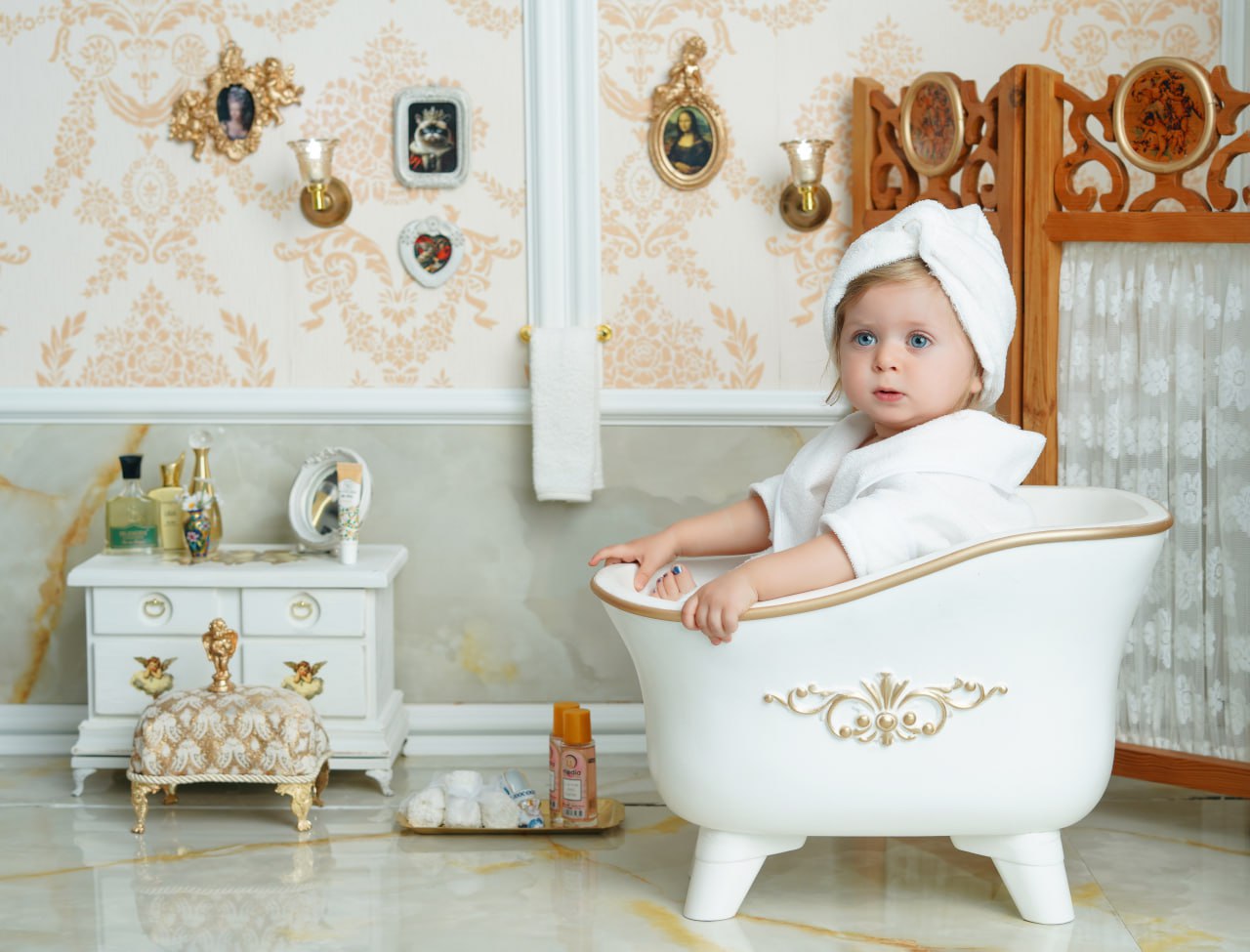 حمام سلطنتی؛ لوکس‌ترین دکور عکاسی کودک در آتلیه تیرشات | زیر 1 سال | عکاسی کودک زیر 1 سال | زیر یک سال | عکاسی نوزاد در استودیو تیرشات | عکاسی نوزاد | عکس نوزاد | بهترین آتلیه کودک در تهران | بهترین آتلیه عکاسی کودک در تهران | آتلیه کودک در چیتگر | عکس نوزادی | بهترین آتلیه نوزاد تهران | حمام سلطنتی | Royal bath