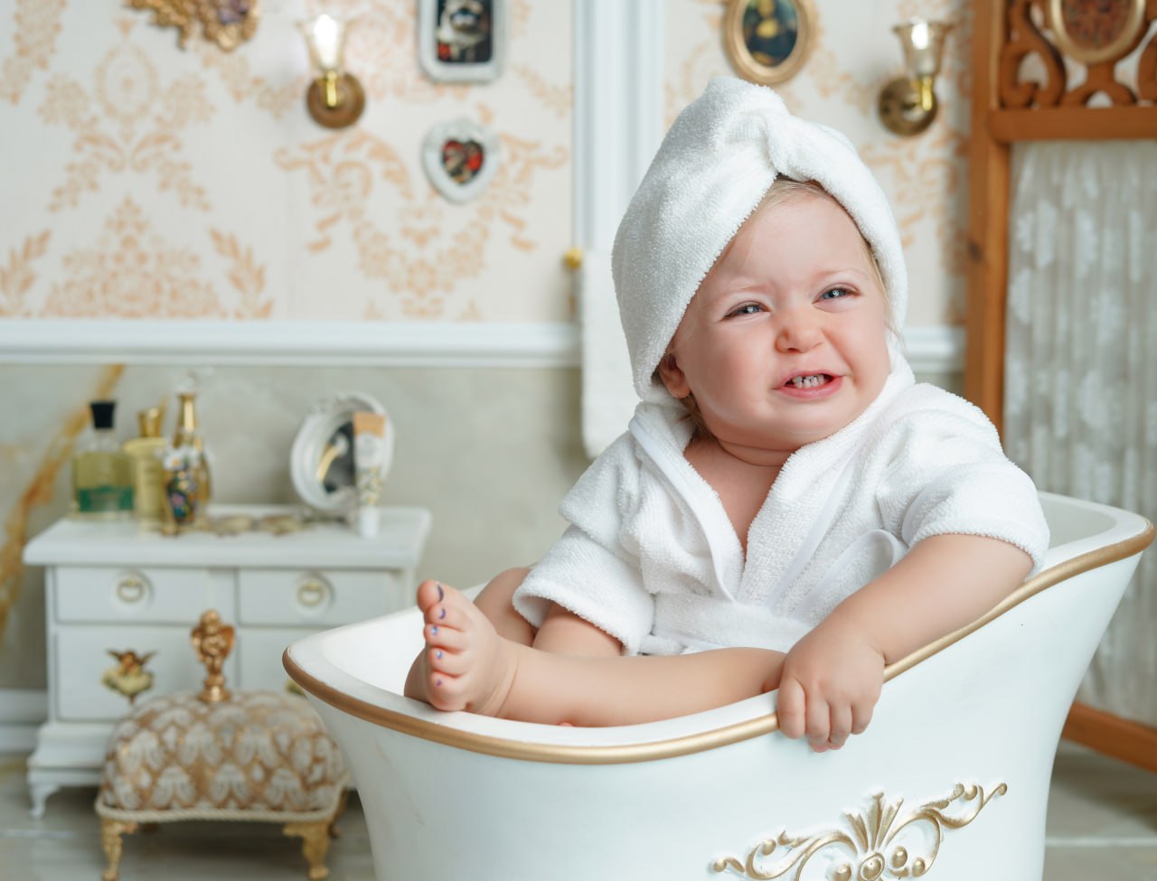 حمام سلطنتی؛ لوکس‌ترین دکور عکاسی کودک در آتلیه تیرشات | زیر 1 سال | عکاسی کودک زیر 1 سال | زیر یک سال | عکاسی نوزاد در استودیو تیرشات | عکاسی نوزاد | عکس نوزاد | بهترین آتلیه کودک در تهران | بهترین آتلیه عکاسی کودک در تهران | آتلیه کودک در چیتگر | عکس نوزادی | بهترین آتلیه نوزاد تهران | حمام سلطنتی | Royal bath