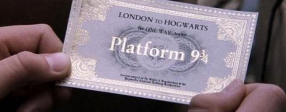 بلیت قطار هاگوارتز (Hogwarts Express Ticket) بلیت قطار هاگوارتز برای دکور عکاسی کودک – اکسسوری تم هری پاتر لباس دکور هری پاتر در آتلیه تیرشات