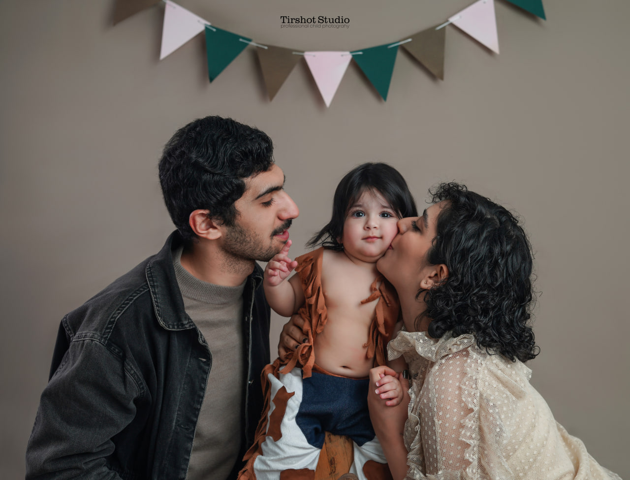 آتلیه کودک تیرشات | آتلیه کودک در چیتگر | دکور تگزاس و کابوی | تم کابوی | دکور کابوی | بهترین آتلیه کودک تهران | دکور تگزاس | آتلیه کودک