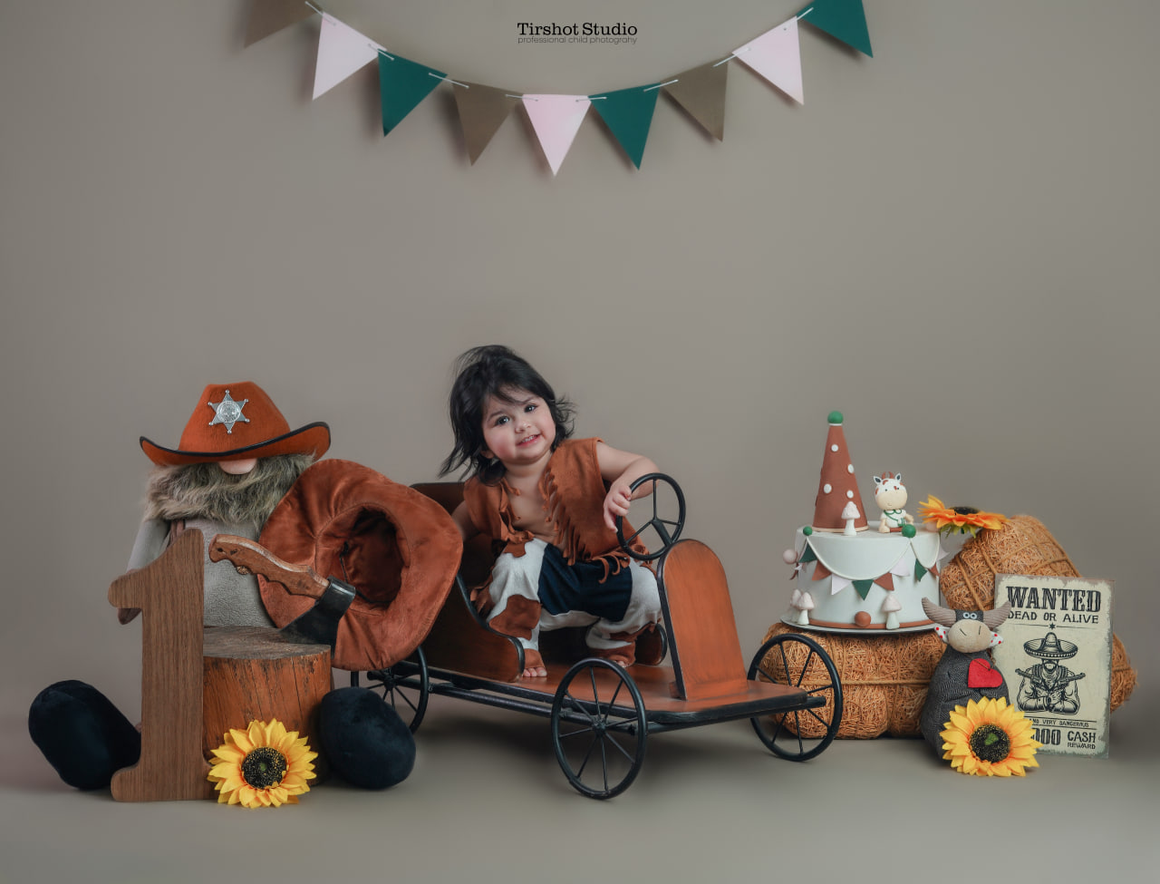 آتلیه کودک تیرشات | آتلیه کودک در چیتگر | دکور تگزاس و کابوی | تم کابوی | دکور کابوی | بهترین آتلیه کودک تهران | دکور تگزاس | آتلیه کودک